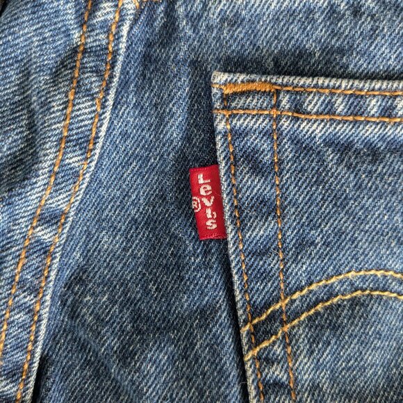 Levi's 501 Mid-Thigh Shorts - Size 28 - Medium Wash - Picture 10 of 10